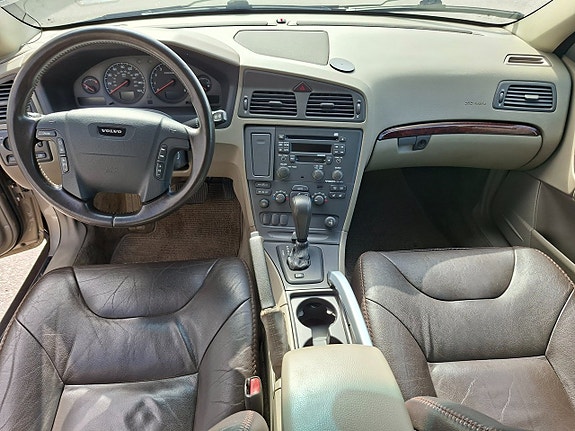 Volvo XC70 10 of 10