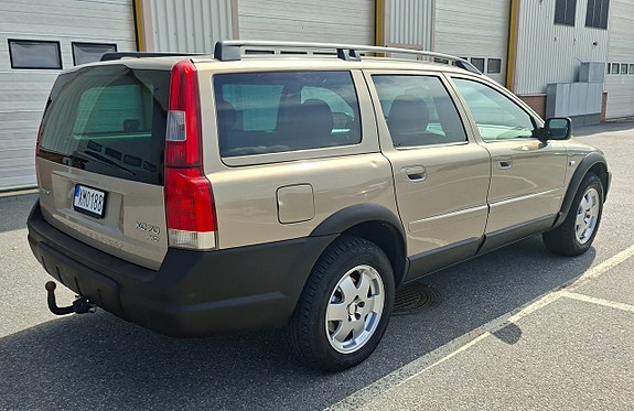 Volvo XC70 6 of 10