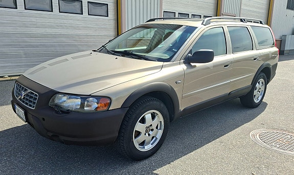 Volvo XC70 2 of 5