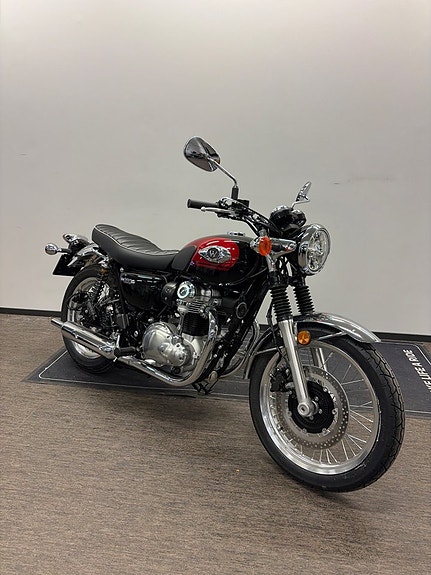 Kawasaki W800 2 of 4