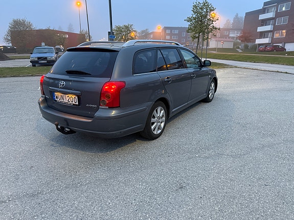 Toyota Avensis 3 of 5