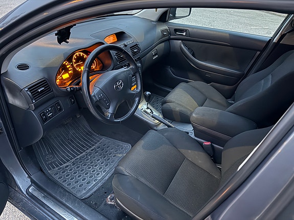 Toyota Avensis 5 of 5