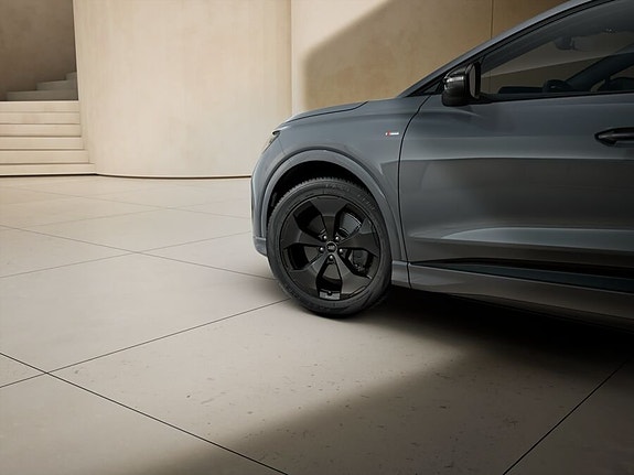 Audi Q4 e-tron 7 of 11