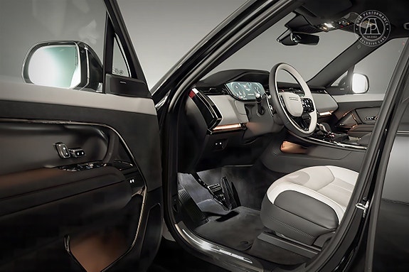 Land Rover Range Rover Sport 4 of 5