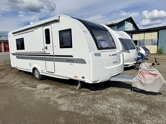 Adria Adora 572 UT, Långbäddar, Toa/dusch bak Adria 572 UT - Långbäddar, Hel toa/dusch bak