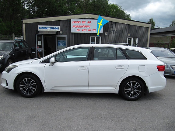 Toyota Avensis 4 of 5