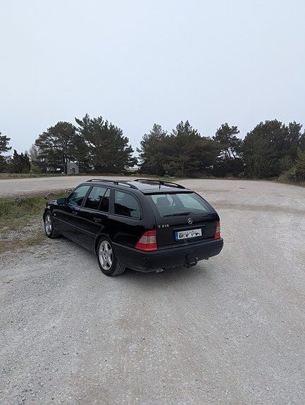 Mercedes-Benz C230 2 of 5