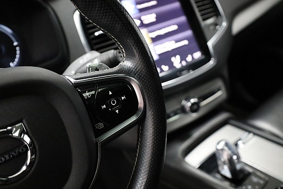 Volvo XC90 16 of 30