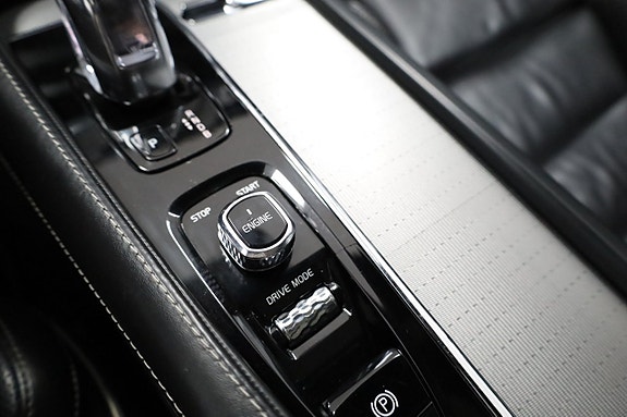 Volvo XC90 26 of 30