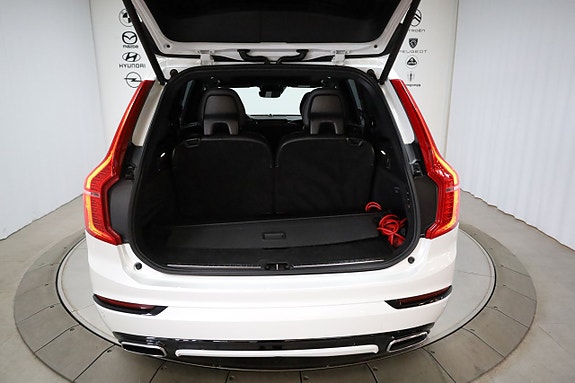 Volvo XC90 10 of 30
