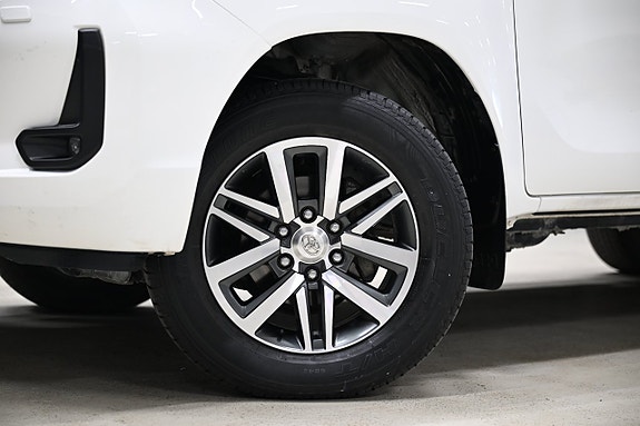 Toyota HiLux 3 of 5