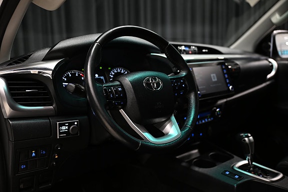 Toyota HiLux 13 of 29