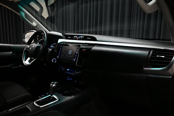 Toyota HiLux 27 of 29