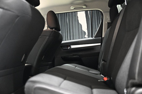 Toyota HiLux 16 of 29
