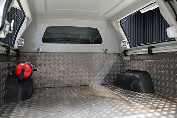 Toyota HiLux 8 of 29