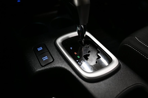 Toyota HiLux 17 of 29