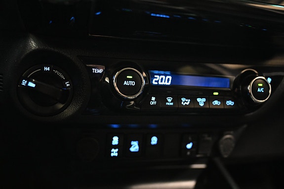 Toyota HiLux 18 of 29