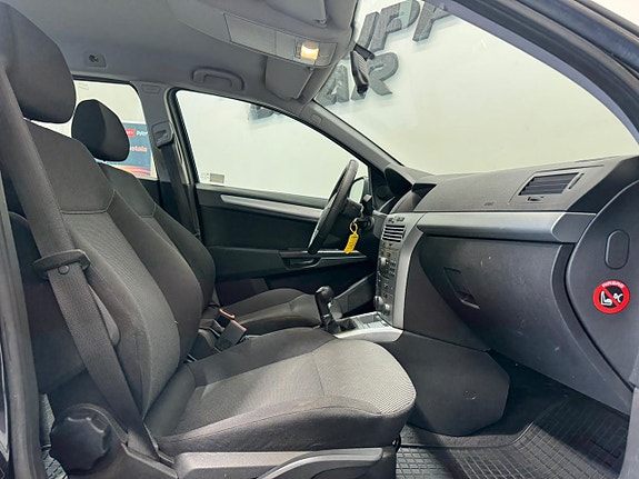 Opel Astra 16 of 17