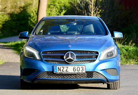 Mercedes-Benz A180 2 of 5