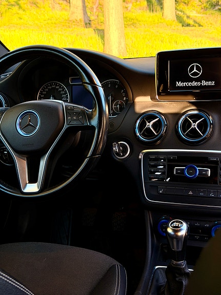 Mercedes-Benz A180 4 of 5