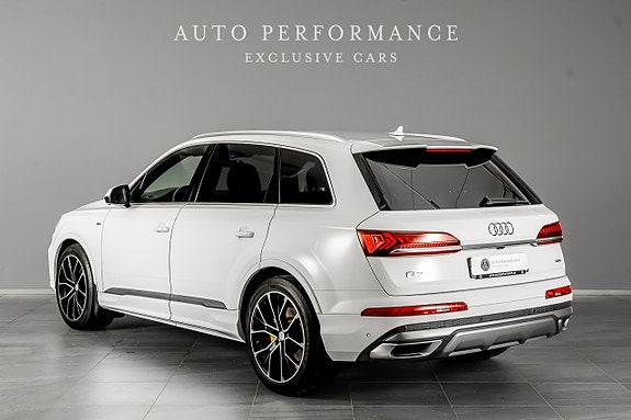 Audi Q7 2 of 5