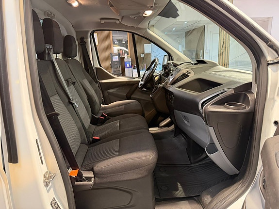 Ford Transit Custom 13 of 16