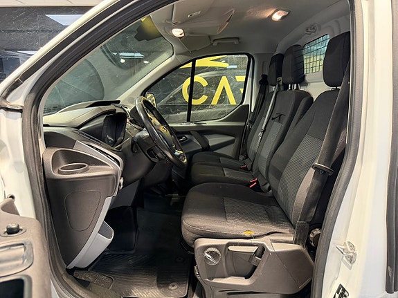 Ford Transit Custom 11 of 16