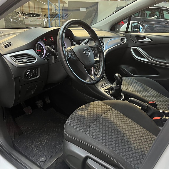 Opel Astra 8 of 12