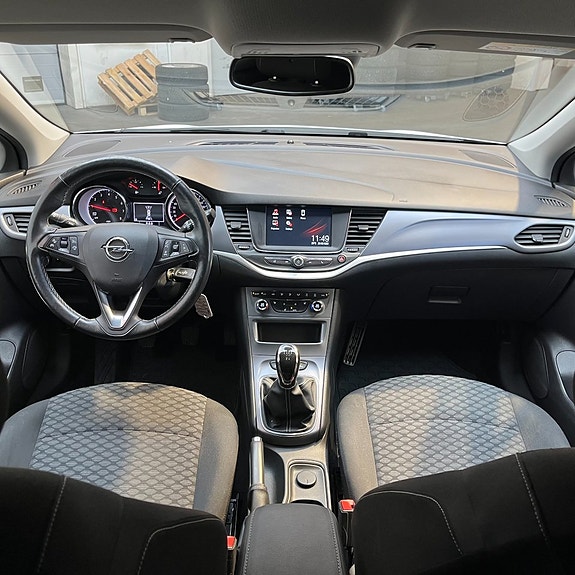 Opel Astra 9 of 12