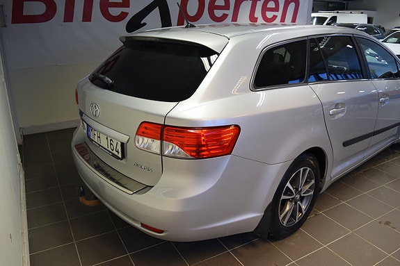 Toyota Avensis 4 of 5