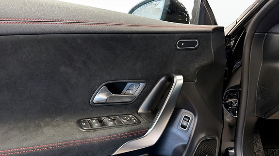 Mercedes-Benz CLA200 11 of 22