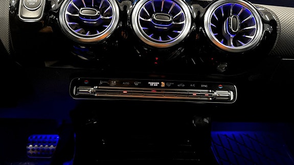 Mercedes-Benz CLA200 15 of 22