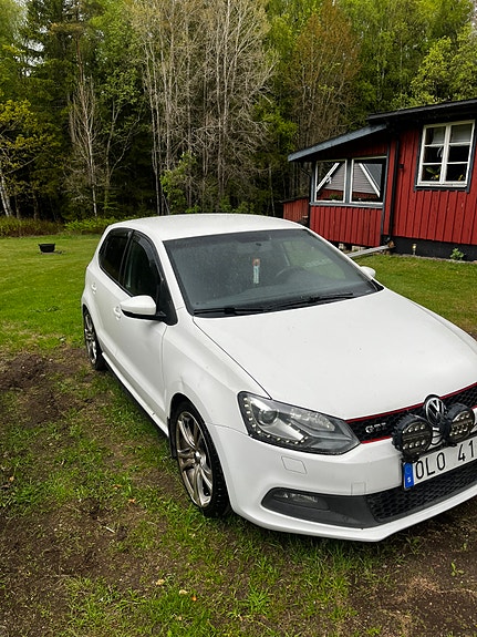 Volkswagen Polo 2 of 5