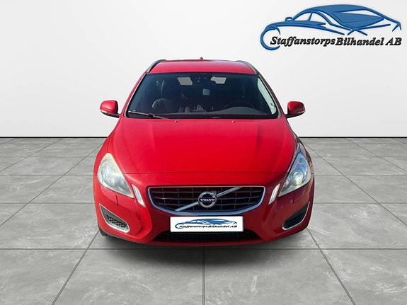 Volvo V60 2 of 5