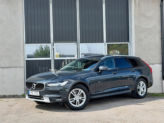 Volvo V90 Cross Country 3 of 5