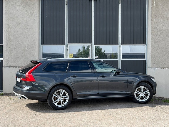 Volvo V90 Cross Country 4 of 5