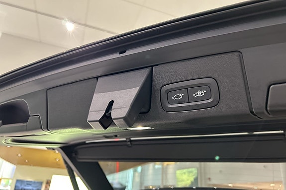 Volvo XC60 14 of 22