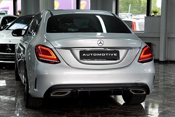 Mercedes-Benz C400 10 of 19