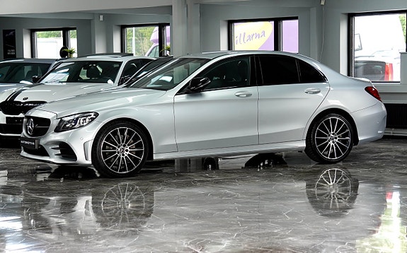 Mercedes-Benz C400 4 of 5