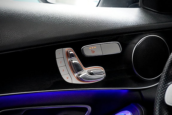 Mercedes-Benz C400 19 of 19
