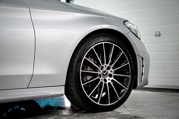 Mercedes-Benz C400 11 of 19