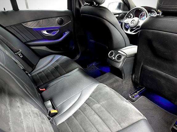 Mercedes-Benz C400 18 of 19