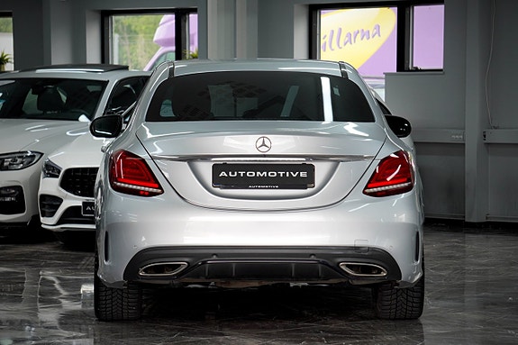Mercedes-Benz C400 2 of 5