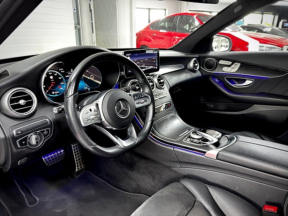 Mercedes-Benz C400 17 of 19