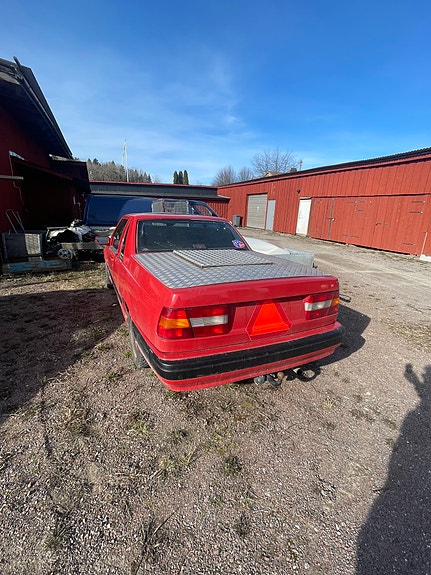 Volvo 944 2 of 4