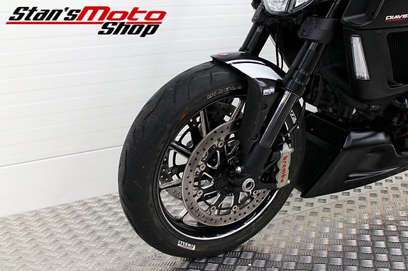 Ducati Diavel Carbon ABS Termignoni 14 of 17