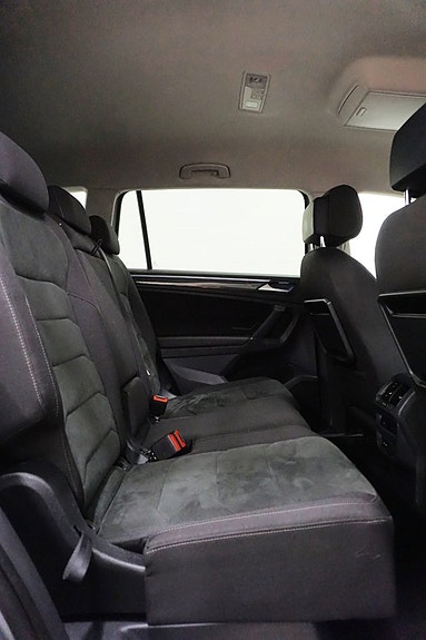 Volkswagen Tiguan Allspace 17 of 30