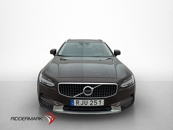 Volvo V90 Cross Country 3 of 5