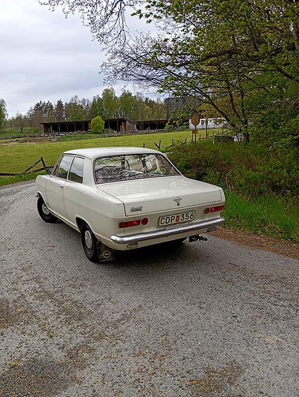 Opel Kadett 2 of 5