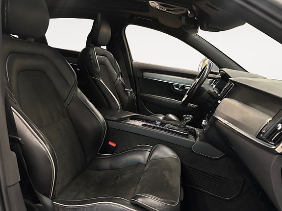 Volvo S90 16 of 26